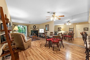 Bluffs Oasis 2 Bedroom Condo by RedAwning