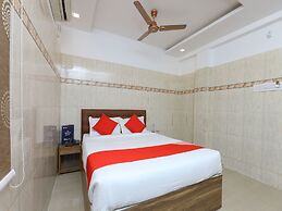 OYO 11437 GMT Centre