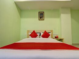 OYO 11376 Golden Park