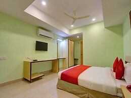 OYO 11376 Golden Park