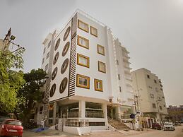 OYO 13062 Kamala Residency-Inn