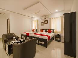 OYO 13062 Kamala Residency-Inn