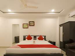 OYO 13062 Kamala Residency-Inn