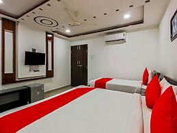 OYO 13062 Kamala Residency-Inn