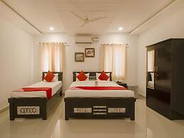 OYO 13062 Kamala Residency-Inn