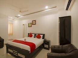 OYO 13062 Kamala Residency-Inn