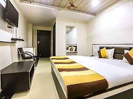 OYO 11840 Hotel Venus