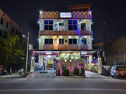 OYO 13096 Braj Haveli