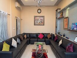 OYO 12830 Home Charming 3BHK Villa Airport Road