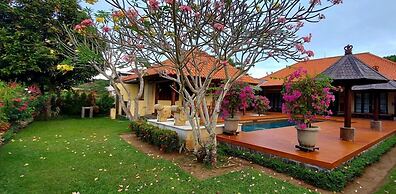 Bale Solah Lombok Holiday Resort