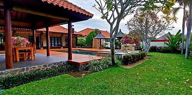 Bale Solah Lombok Holiday Resort