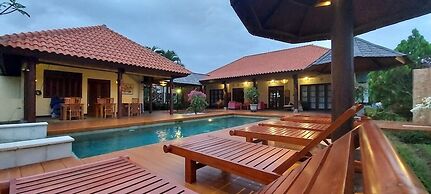 Bale Solah Lombok Holiday Resort