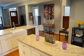 3-Level Bucktown Home - Amazing Outdoors & Parking