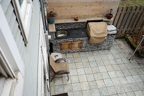 3-Level Bucktown Home - Amazing Outdoors & Parking