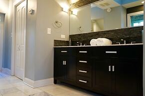 3-Level Bucktown Home - Amazing Outdoors & Parking