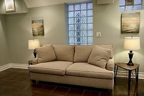 3-Level Bucktown Home - Amazing Outdoors & Parking