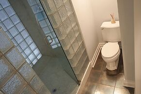 3-Level Bucktown Home - Amazing Outdoors & Parking