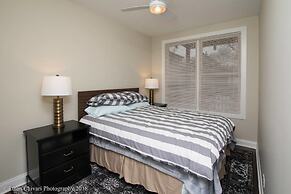 New Modern Comfort in Wrigleyville w Parking