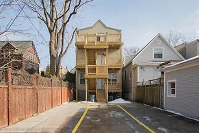 New Modern Comfort in Wrigleyville w Parking