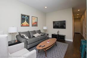 New Modern Comfort in Wrigleyville w Parking