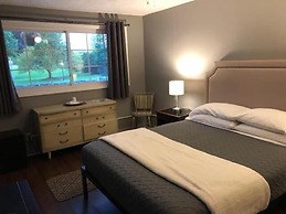 Nightshade Inn & Gardens