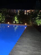 Poé Côté Lagon Beach Bungalows