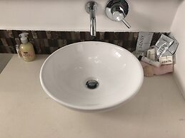 TIVOLI 3 BEDROOM APARTMENT, NEAR BUENAVISTA.