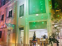 Daffodils Spice Court