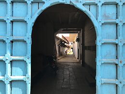 Daffodils Spice Court