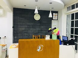 Daffodils Spice Court