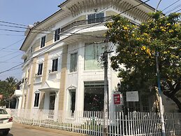 Daffodils Spice Court