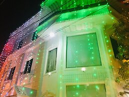 Daffodils Spice Court