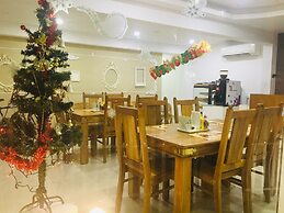 Daffodils Spice Court