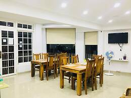 Daffodils Spice Court