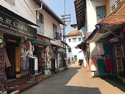 Daffodils Spice Court