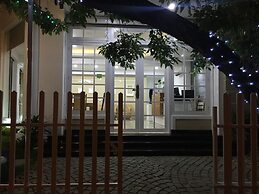 Daffodils Spice Court