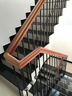 Daffodils Spice Court