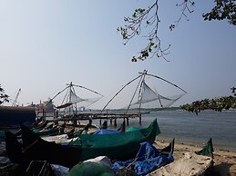 Daffodils Spice Court