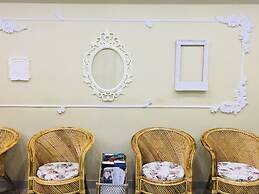 Daffodils Spice Court