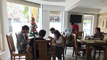 Daffodils Spice Court