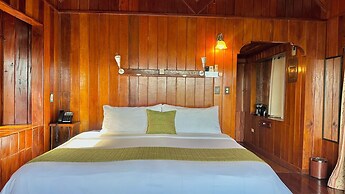 Palau Carolines Resort