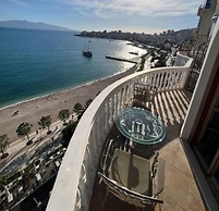 Monte Cristo Hotel with Rooftop Pool