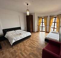 Monte Cristo Hotel with Rooftop Pool