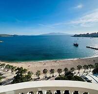 Monte Cristo Hotel with Rooftop Pool