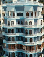 Monte Cristo Hotel with Rooftop Pool