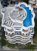 Monte Cristo Hotel with Rooftop Pool