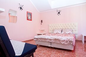 Khloya Hotel