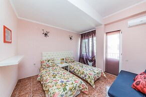 Khloya Hotel