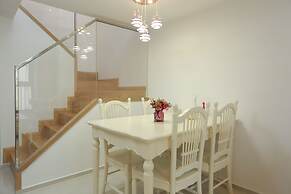 Ihouse Executive Apartment