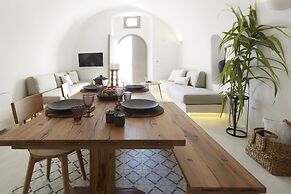 White and Co. La Torre Suites